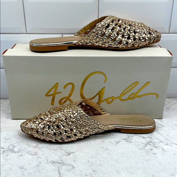 Gold slip in shoe. - Picture 1 of 4